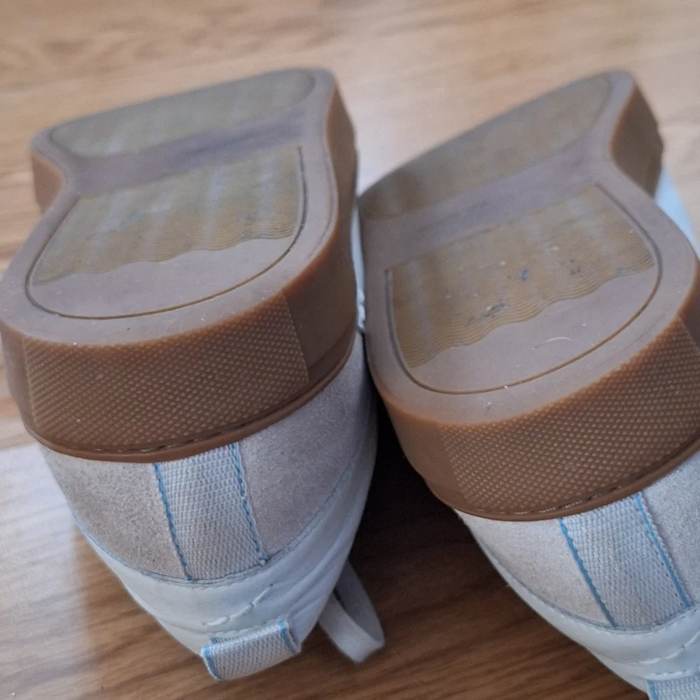 Shoe the Bear White and Tan Leather Low-Top Sneakers with Gum Sole Sz 12